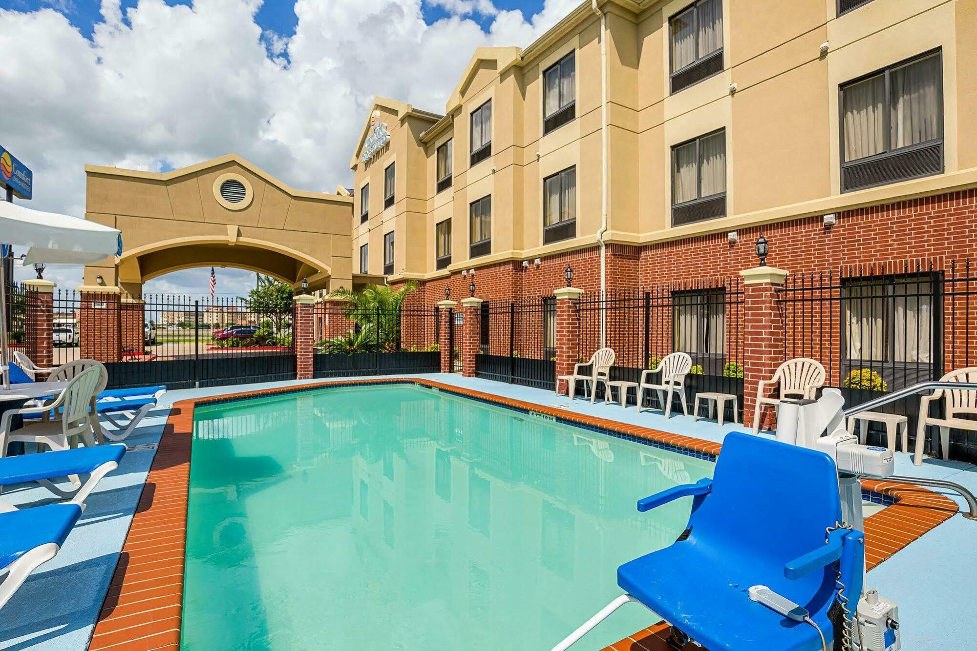 Comfort Inn & Suites Port Arthur-Port Neches Exterior photo