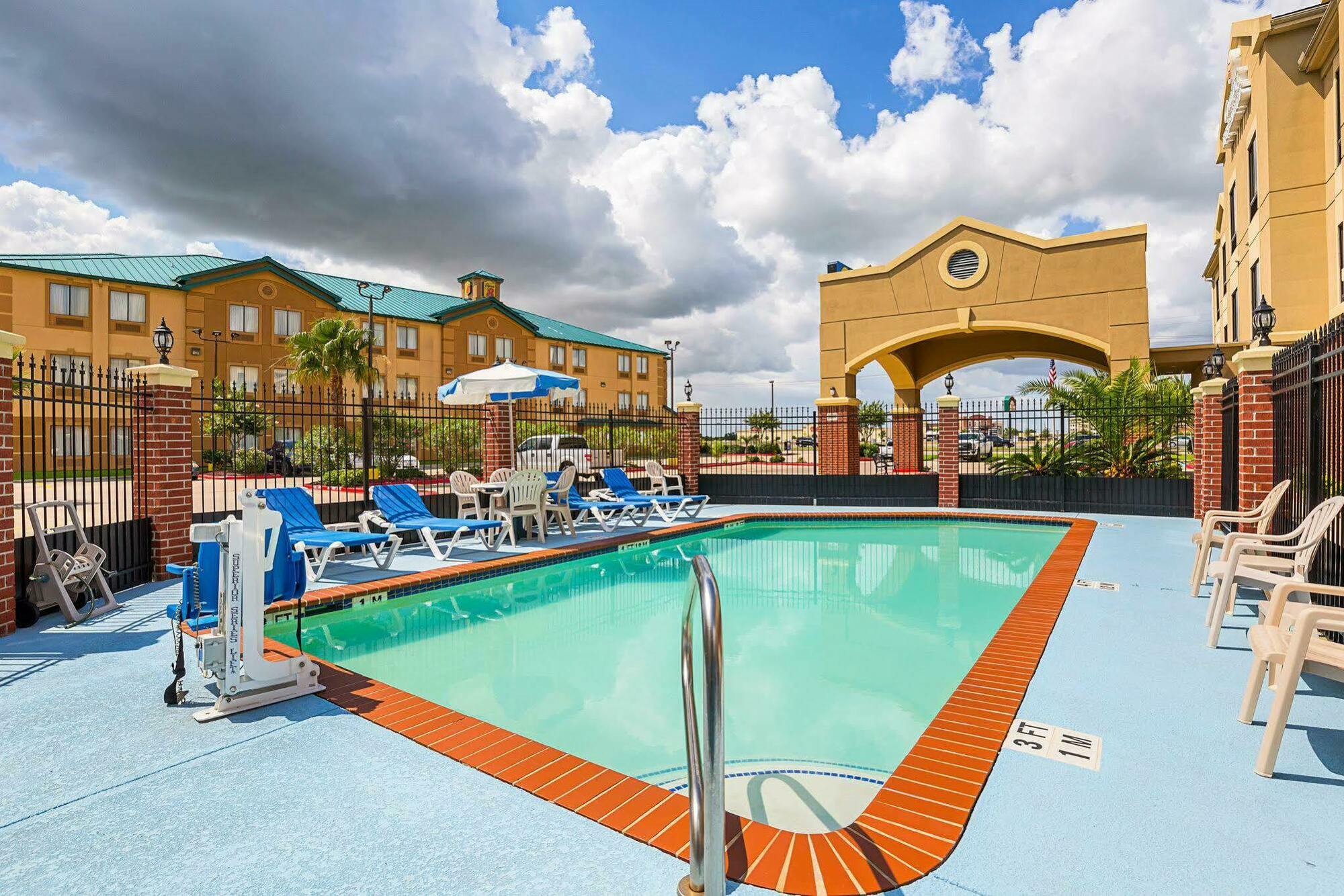 Comfort Inn & Suites Port Arthur-Port Neches Exterior photo